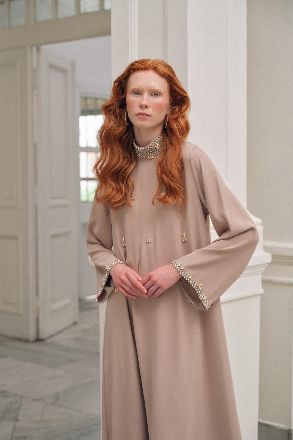 Full Taş Detaylı Elbise - Bej