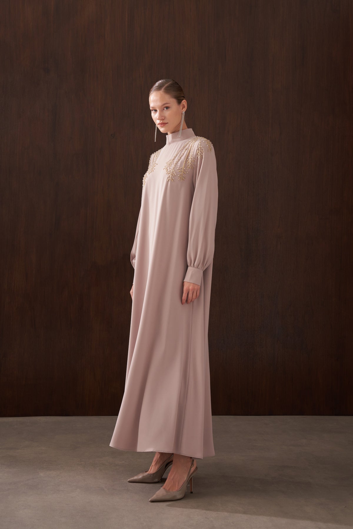 Omuz El İşi Boncuk İşleme Detaylı Elbise - bej