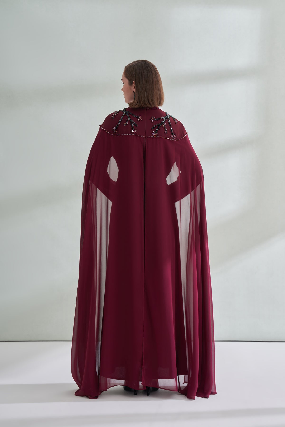 Hakim Yaka El İşi Boncuk ve Pelerin Detaylı Elbise - bordo