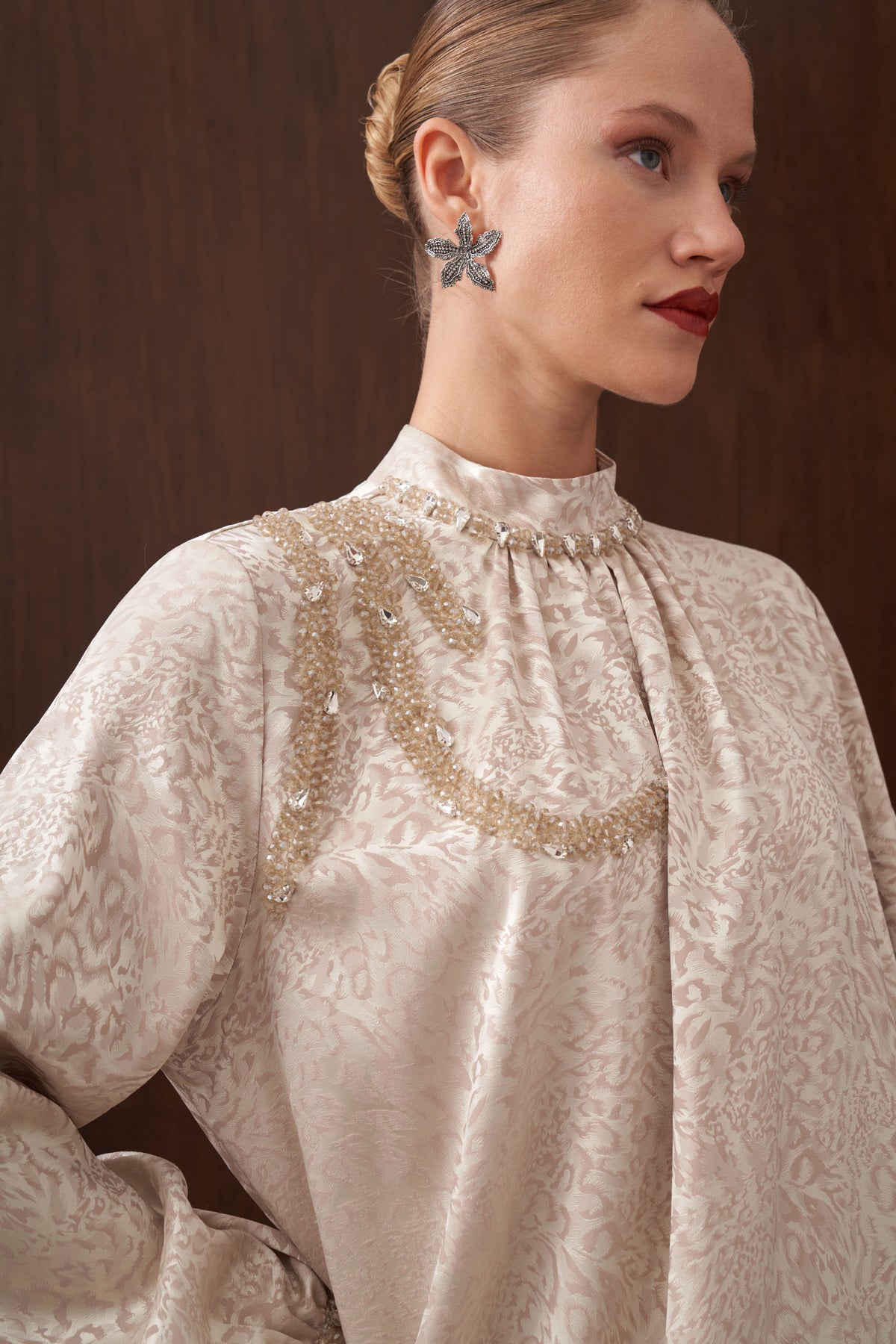 Jakar İpek Kumaş Omuzu Elişi Detaylı Elbise - bej