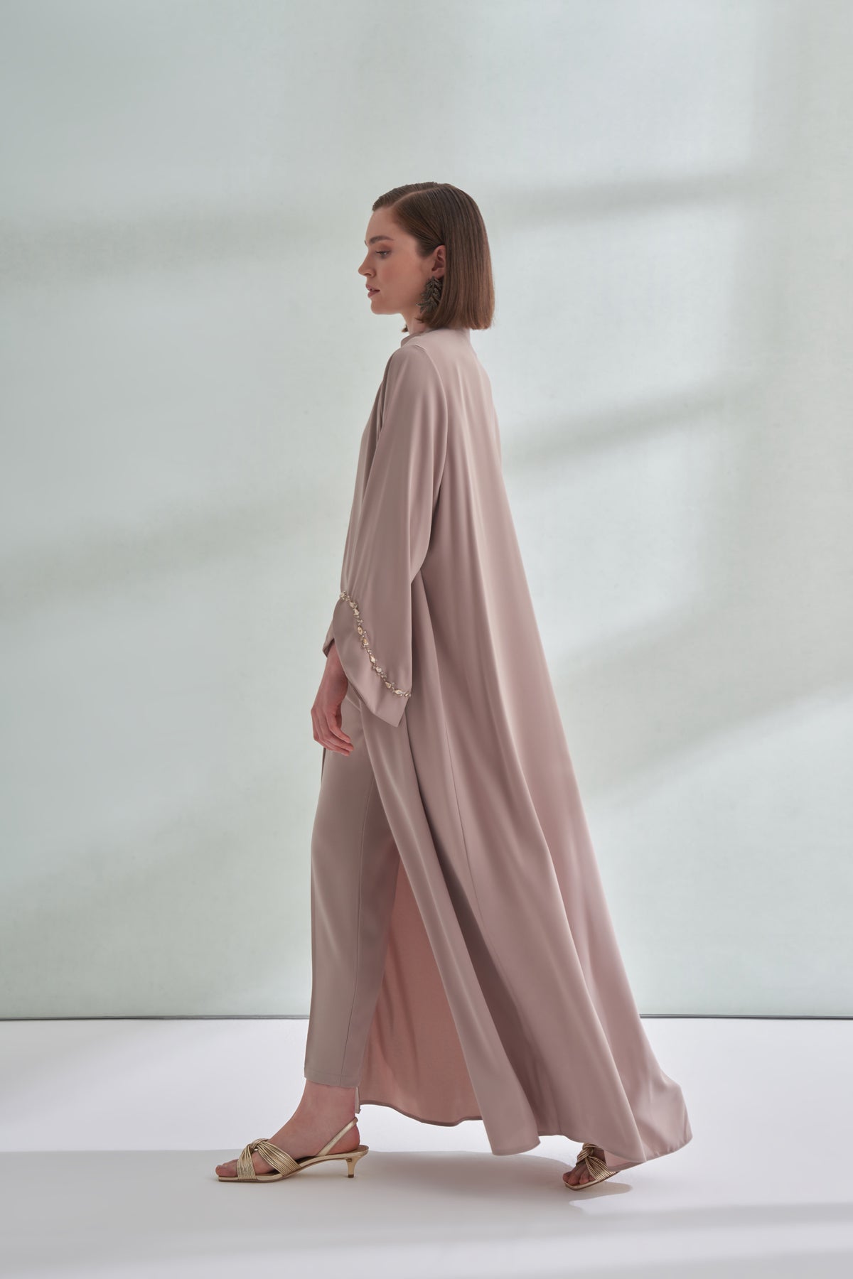 El İşi Detaylı Krep Abaya - bej