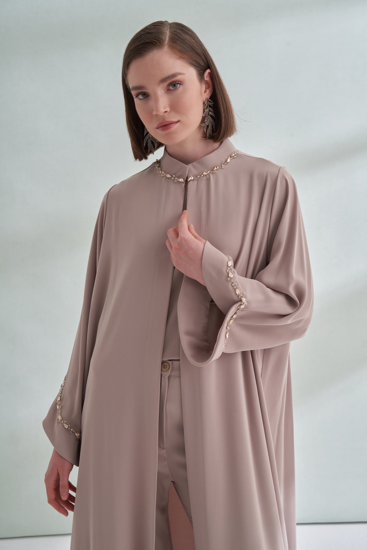 El İşi Detaylı Krep Abaya - bej
