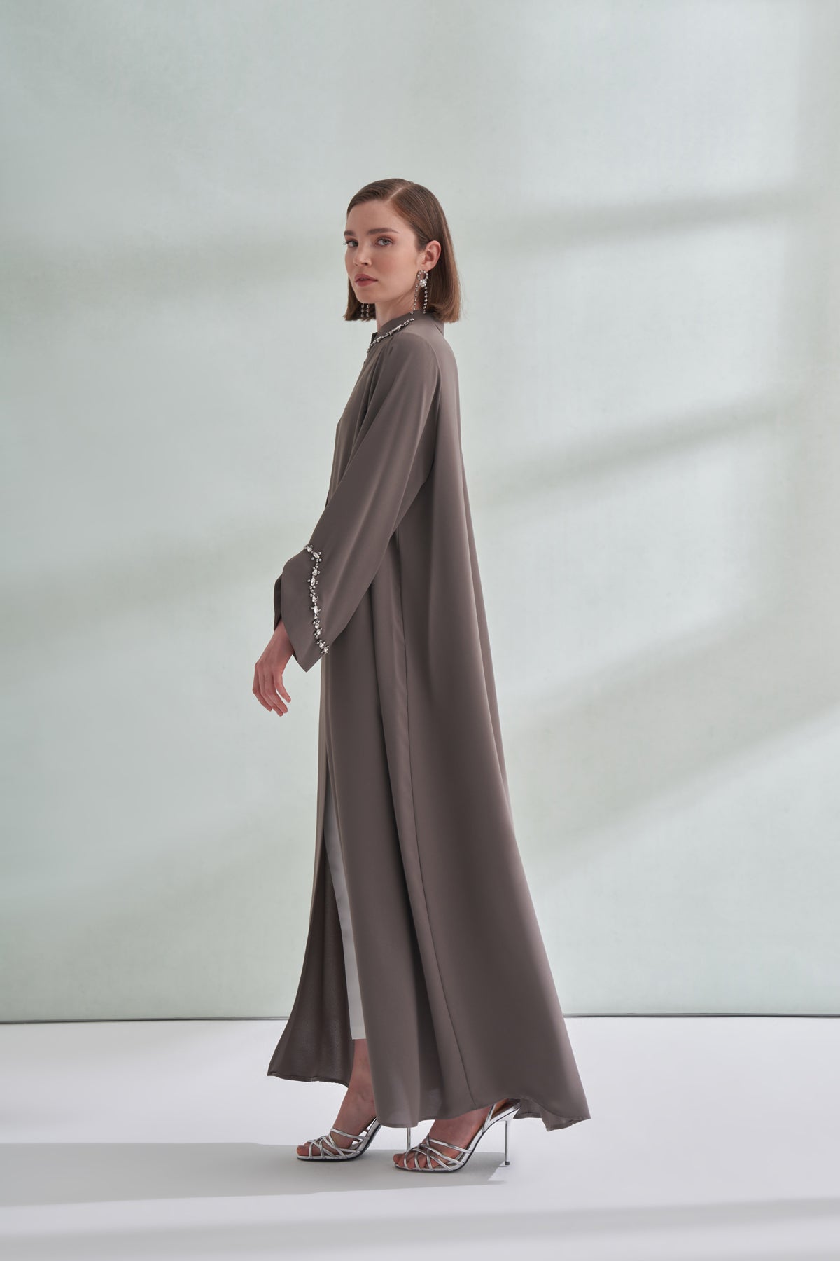 El İşi Detaylı Krep Abaya - vizon