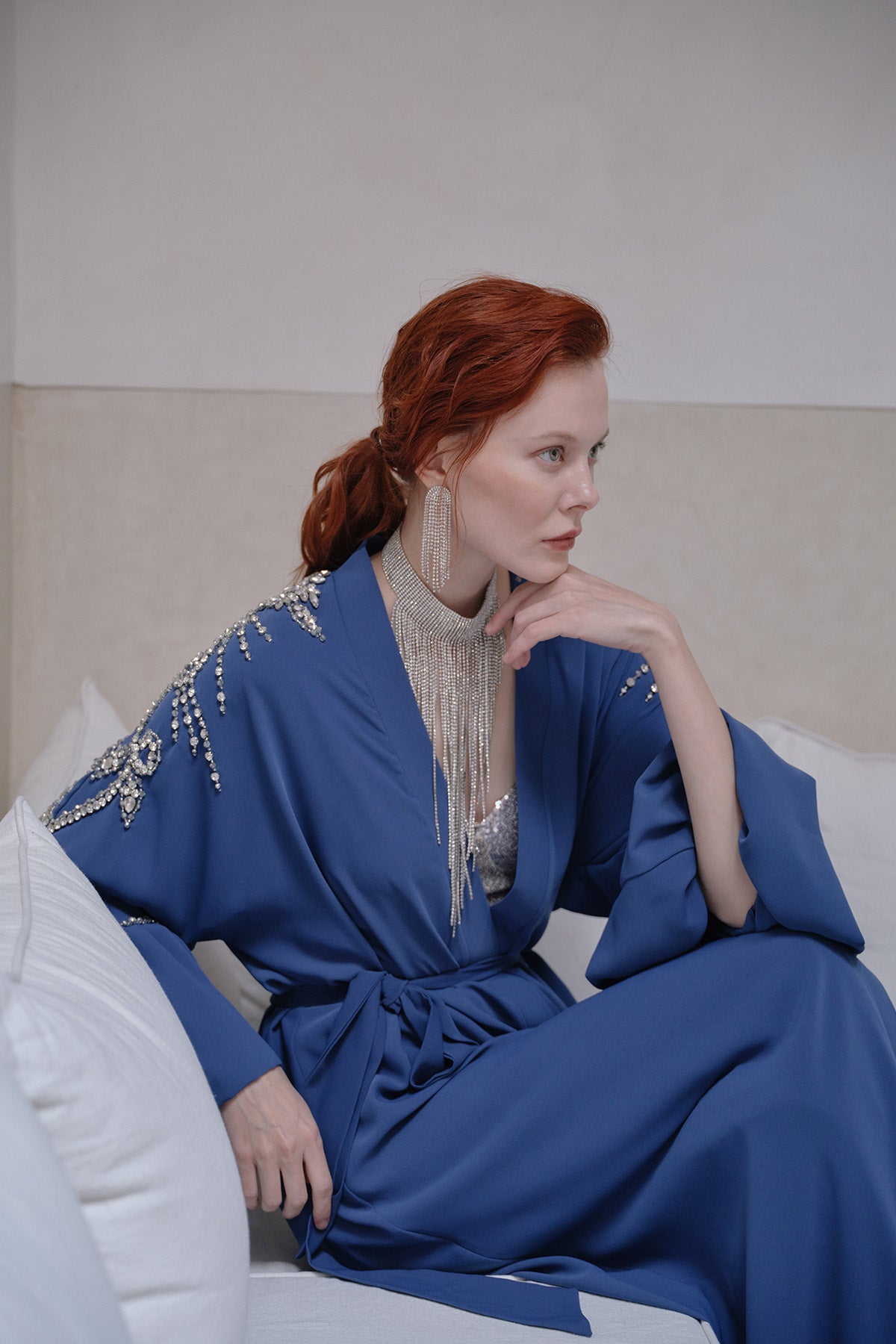 Balon Kol Omuzu Taş Detaylı Abaya - indigo