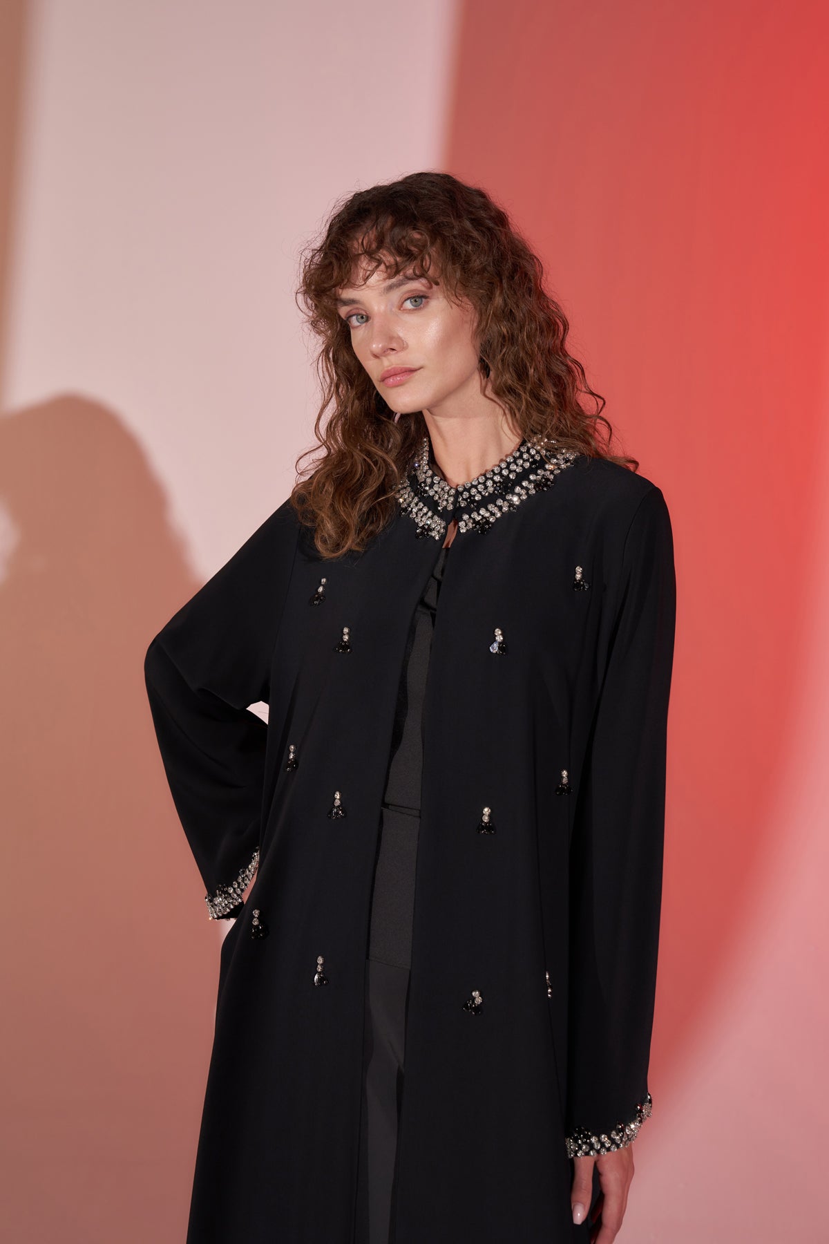 Yakası Ve Kol Uçları Taş İşlemeli Abaya - Siyah