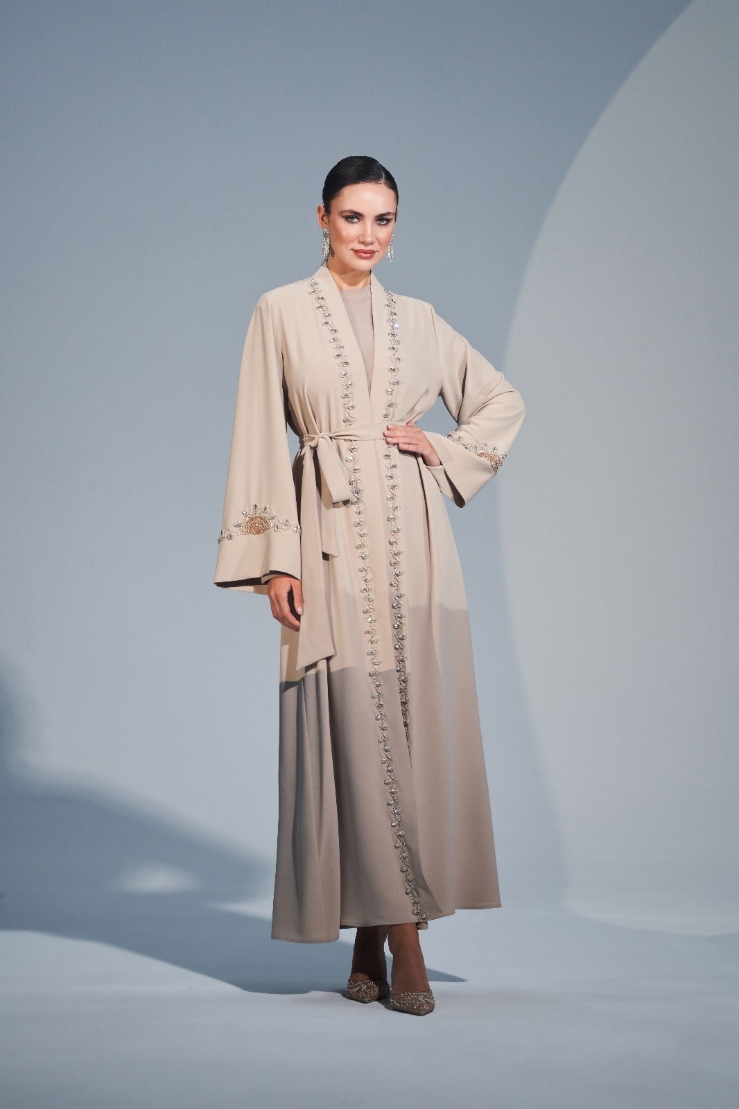 Kol ve Boydan El İşi Taş İşleme Detaylı Abaya - bej