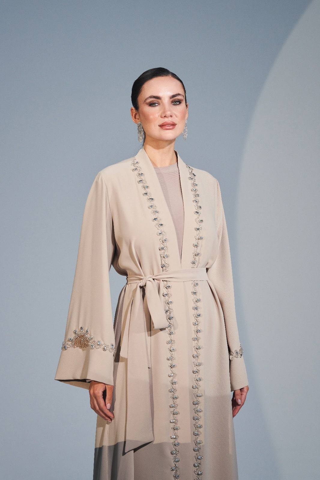 Kol ve Boydan El İşi Taş İşleme Detaylı Abaya - bej