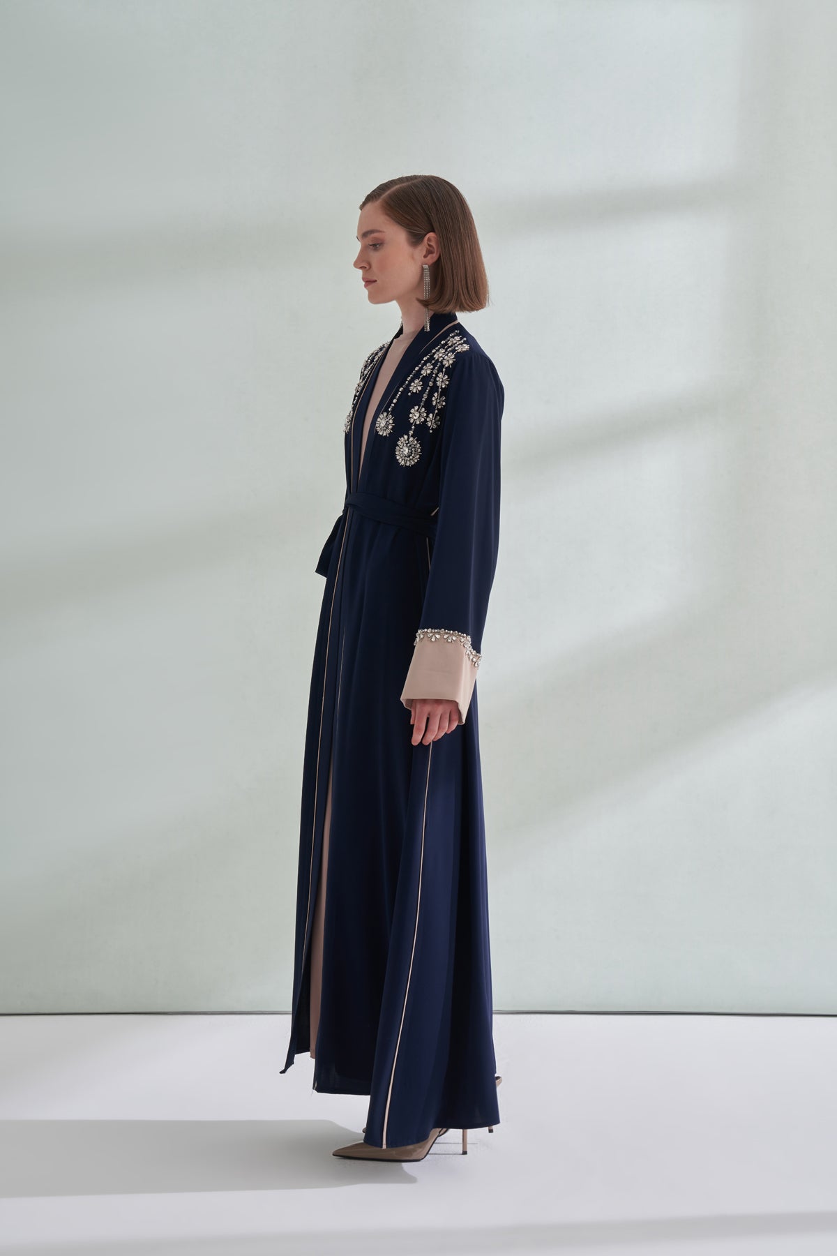 Biye Detaylı Kol ve Omuz El İşi Taş Detaylı Abaya - lacivert