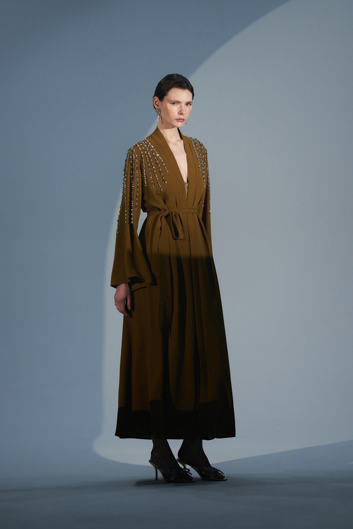 Önü Patlı Kolları ve Omuzları El İşi Taş Detaylı Abaya - hardal