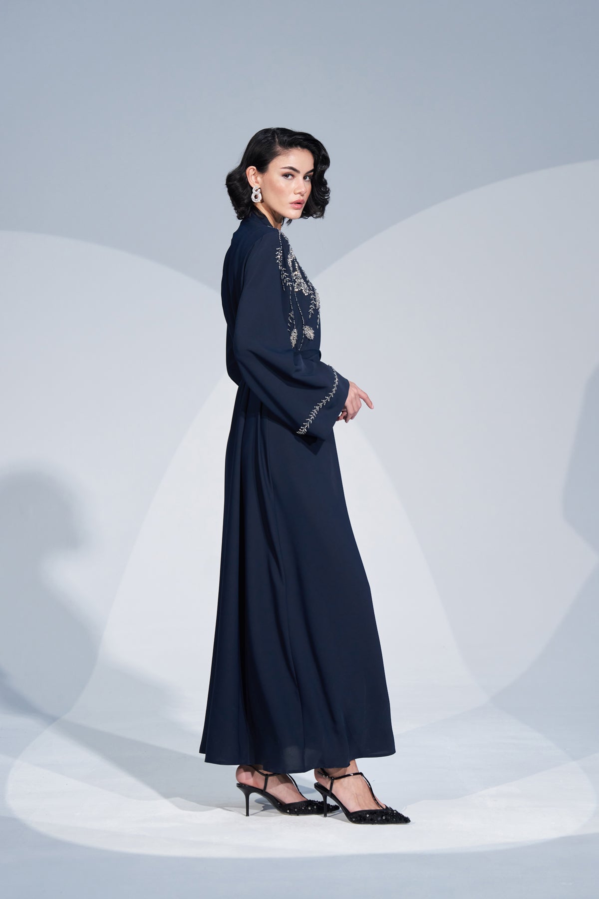 Kol Uçları ve Önde Taş İşleme Detaylı Geniş Kol Abaya - lacivert