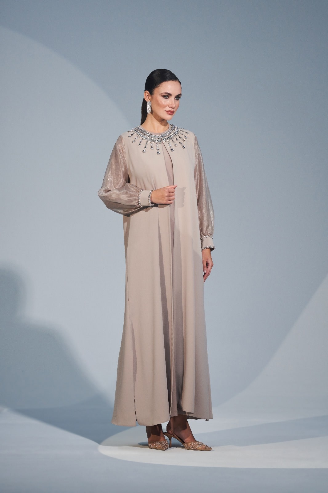 Kol Uçları ve Yaka El İşi Taş İşleme Detaylı Abaya - bej