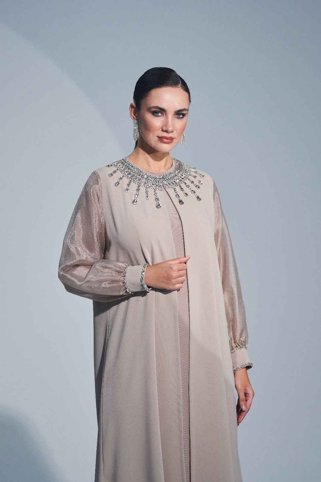 Kol Uçları ve Yaka El İşi Taş İşleme Detaylı Abaya - bej