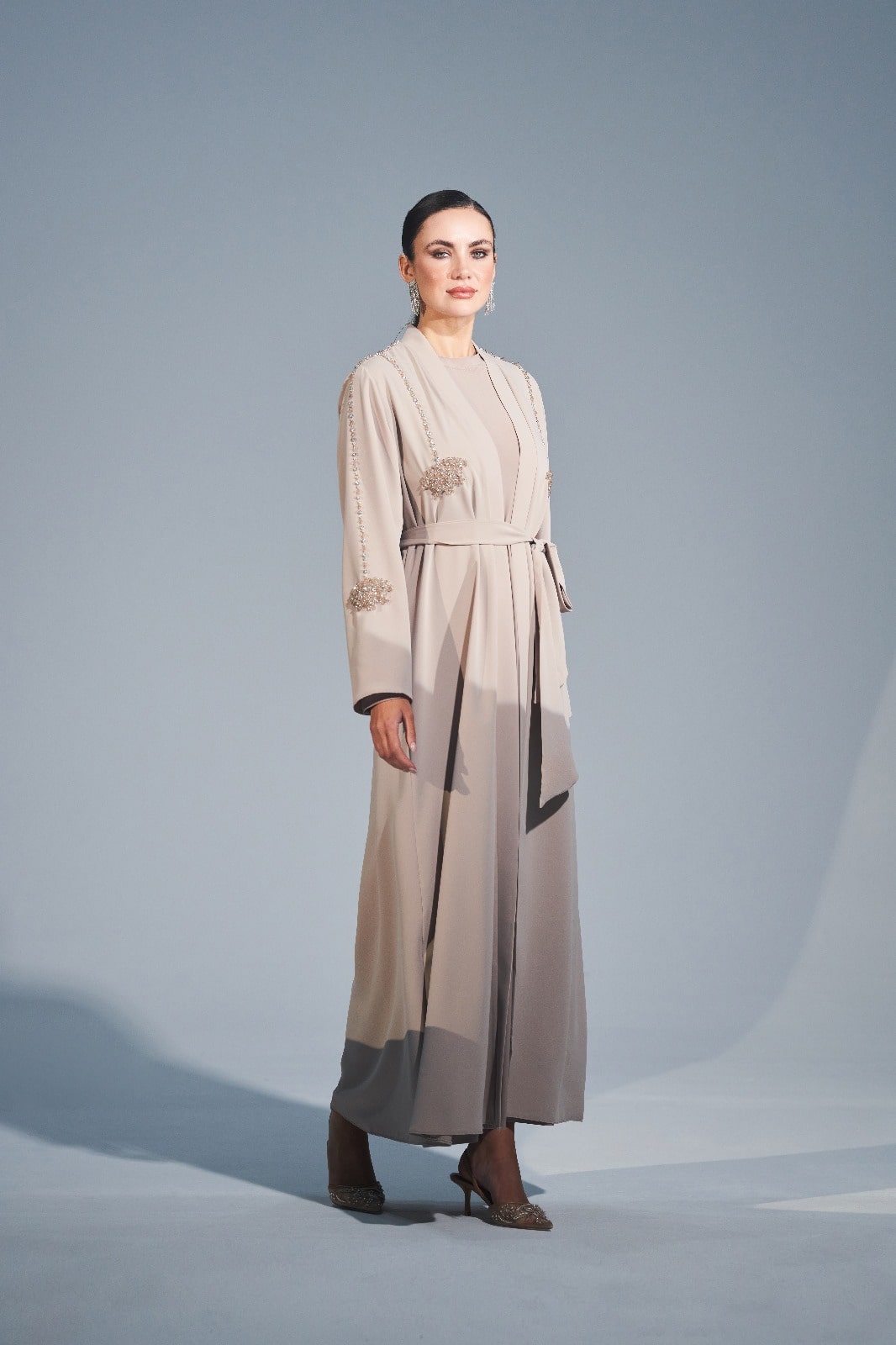 Kol ve Ön Arka El İşi Boncuk İşlemeli Abaya - bej