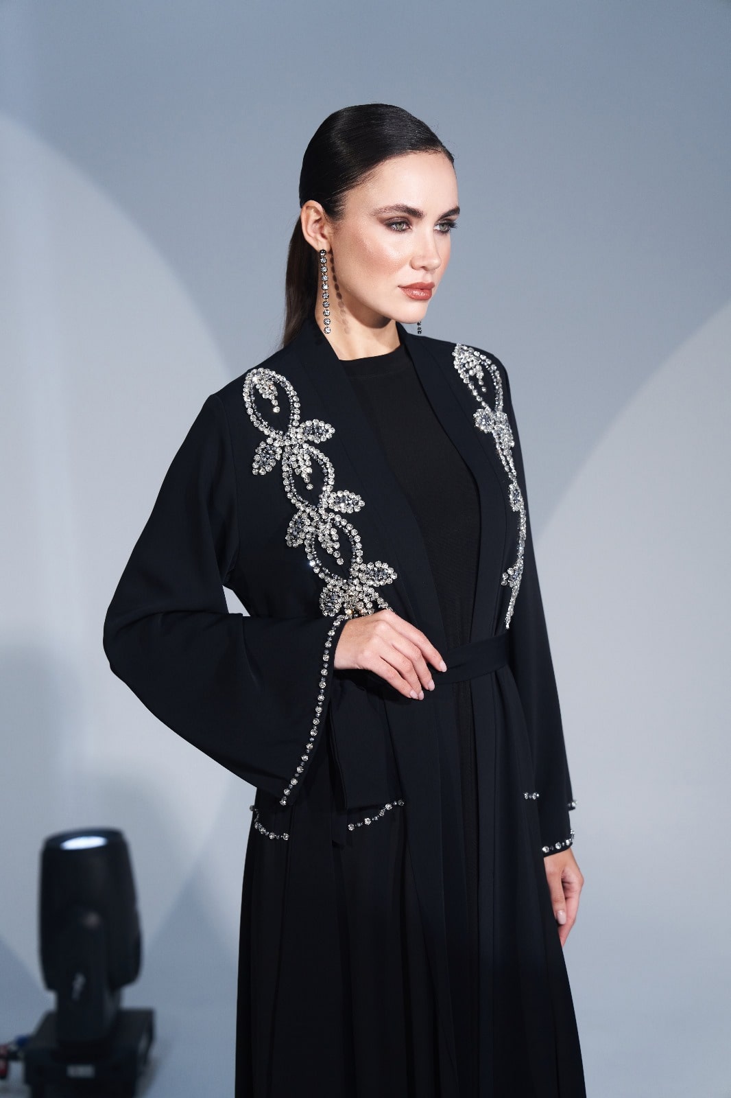 Omuz Boncuk İşleme Detaylı Etek Yanları Şifonlu Abaya - siyah