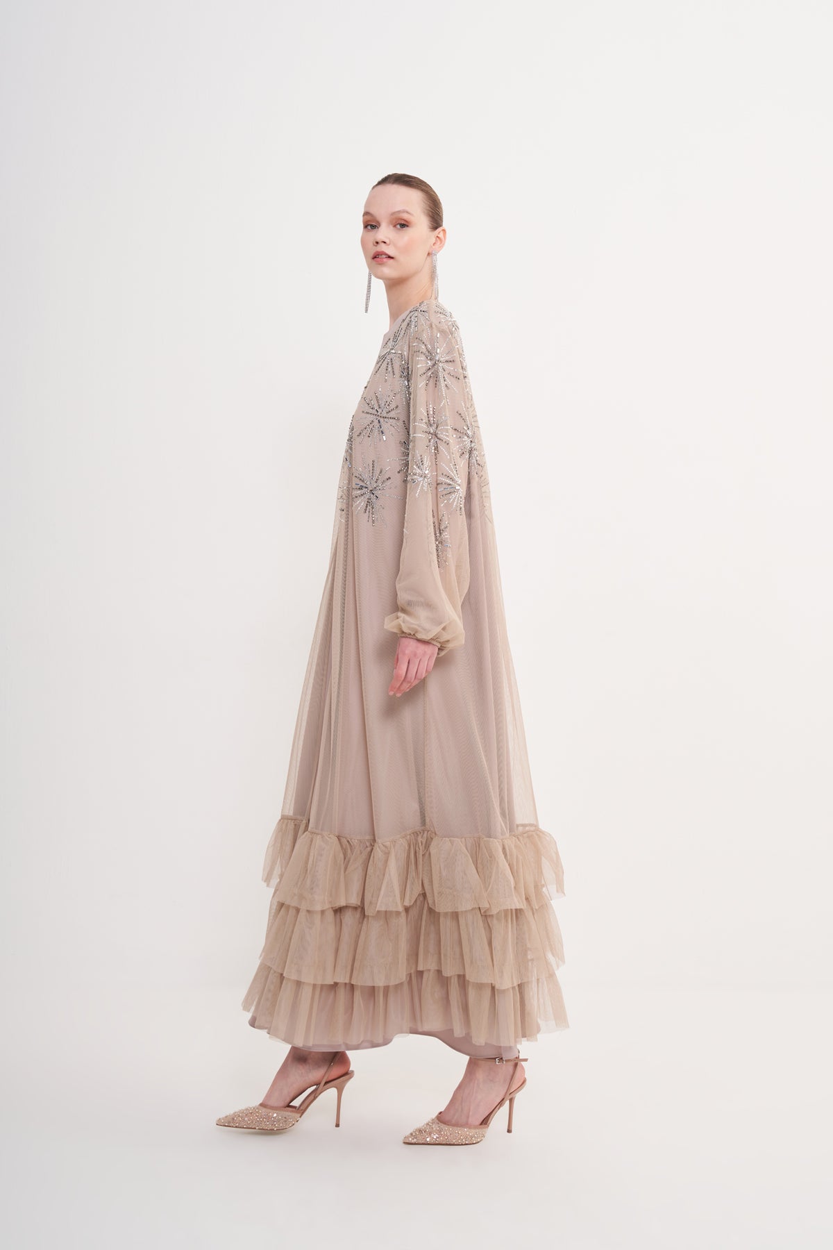 Ön Patlı Taş Baskılı Eteği Fırfır Detaylı Abaya - bej