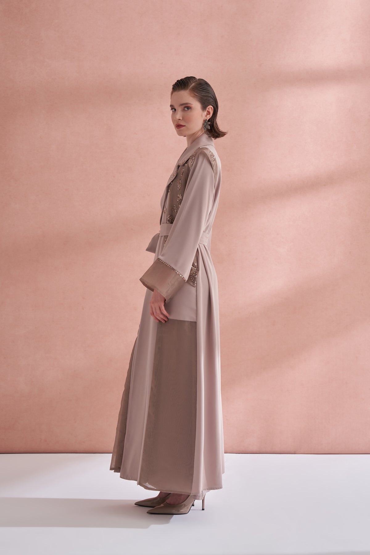 Boncuk İşleme Detaylı Organze Ceket Yaka Abaya - bej