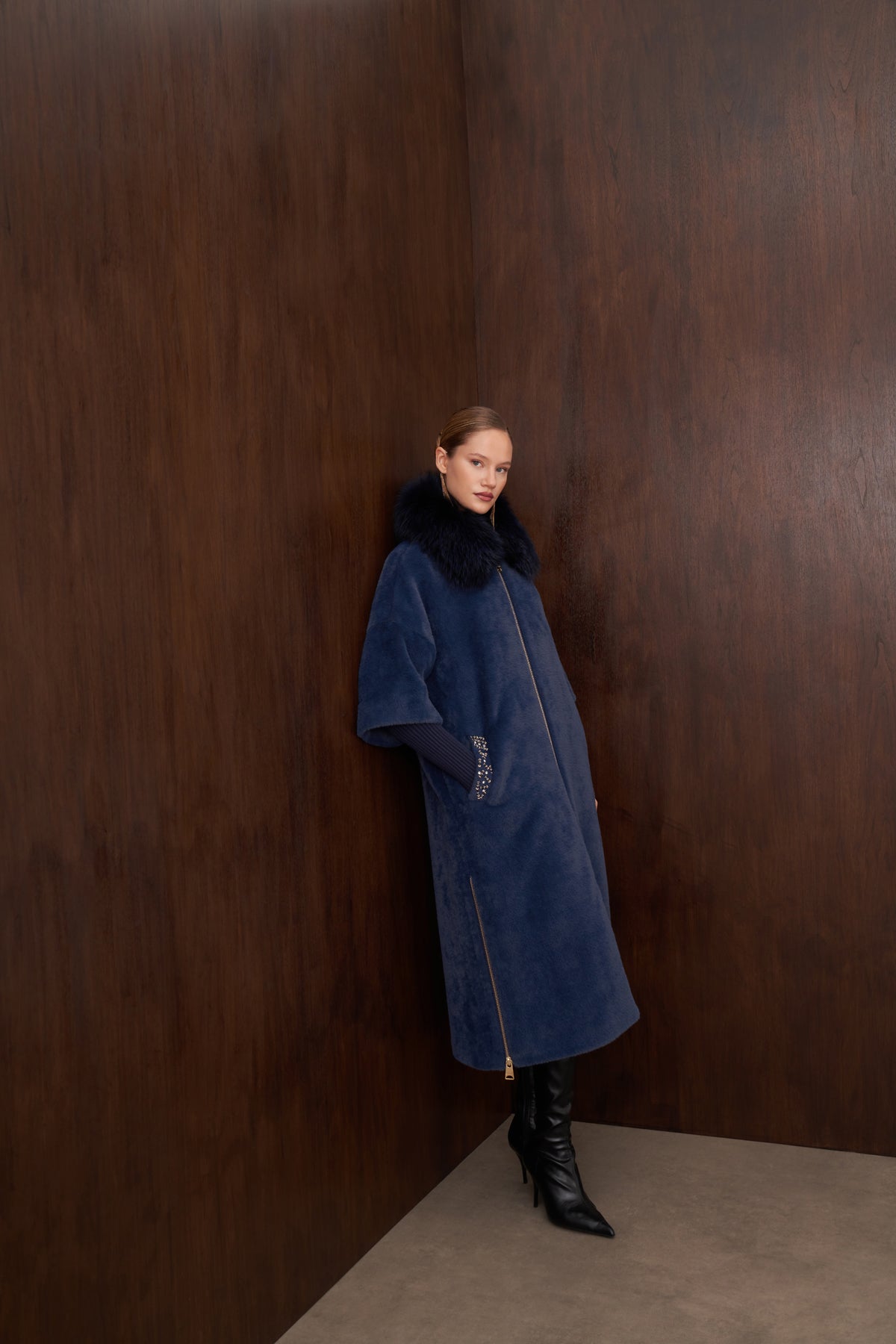 Kürklü Elişi ve Triko Detaylı Angora Kaban - indigo