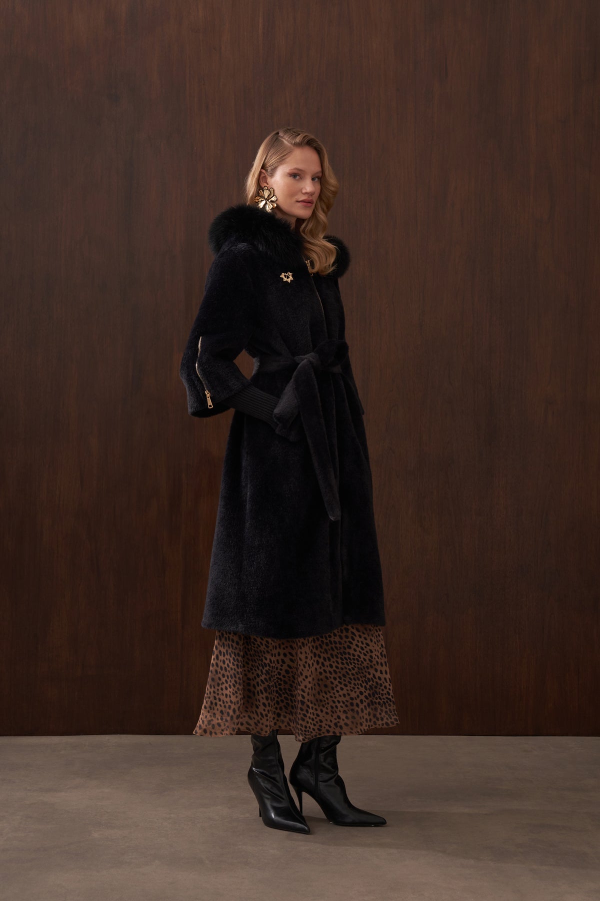 Kolları Triko Detaylı Kapüşonu Kürklü Angora Kaban - siyah