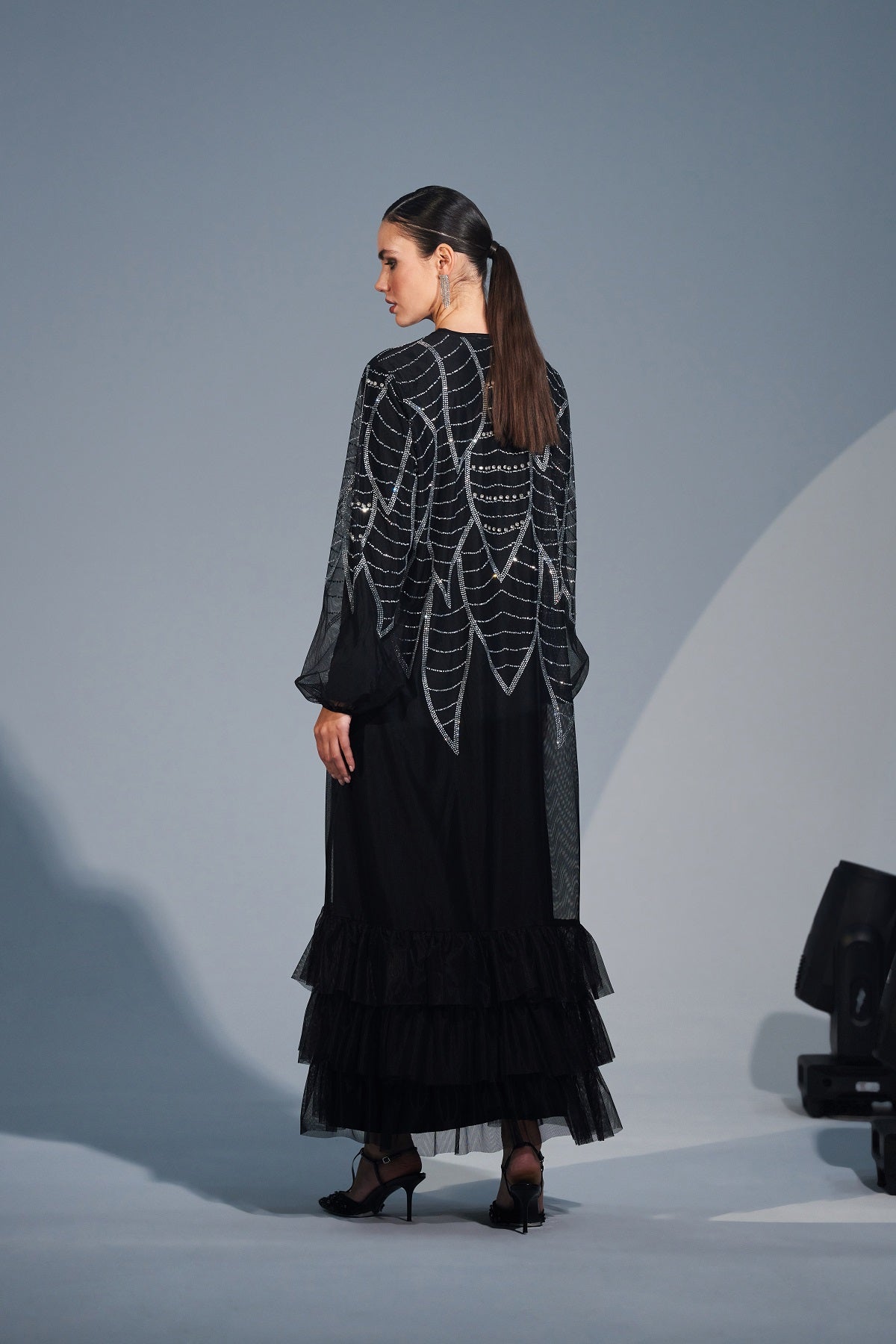 Boydan Taş Baskı Detaylı Eteği Fırfırlı Abaya - siyah