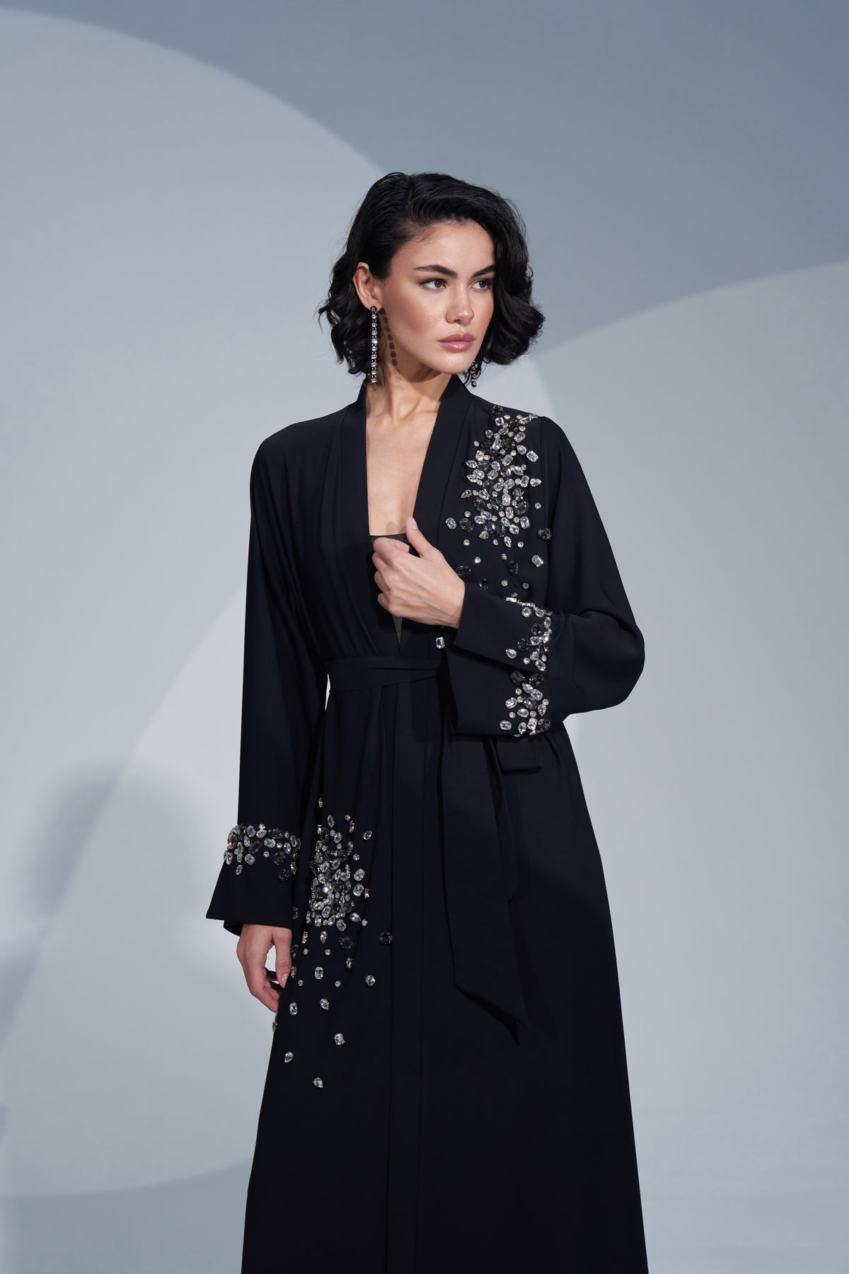Kollarda ve Ön Kısımlarda Taş İşlemeli Abaya - siyah