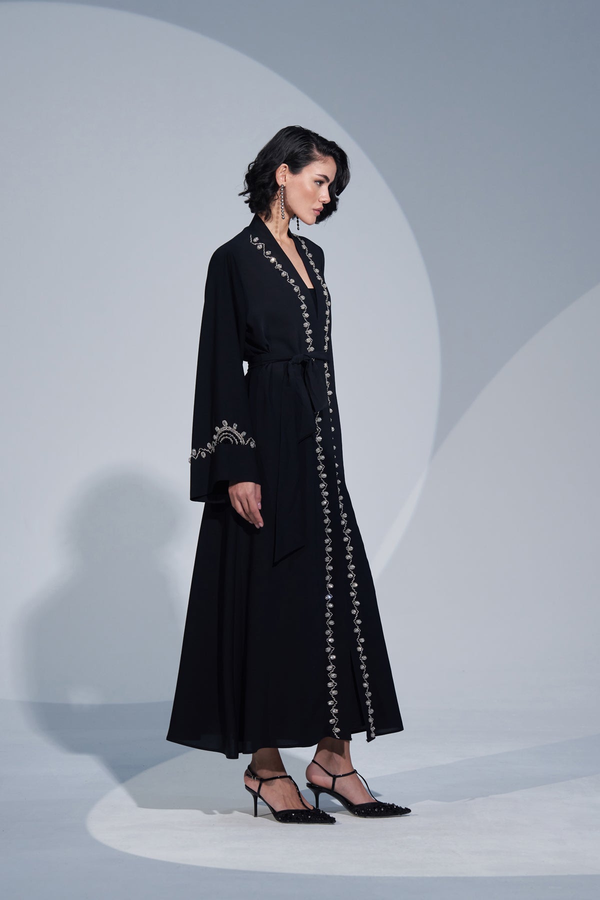 Kol ve Boydan El İşi Taş İşleme Detaylı Abaya - siyah