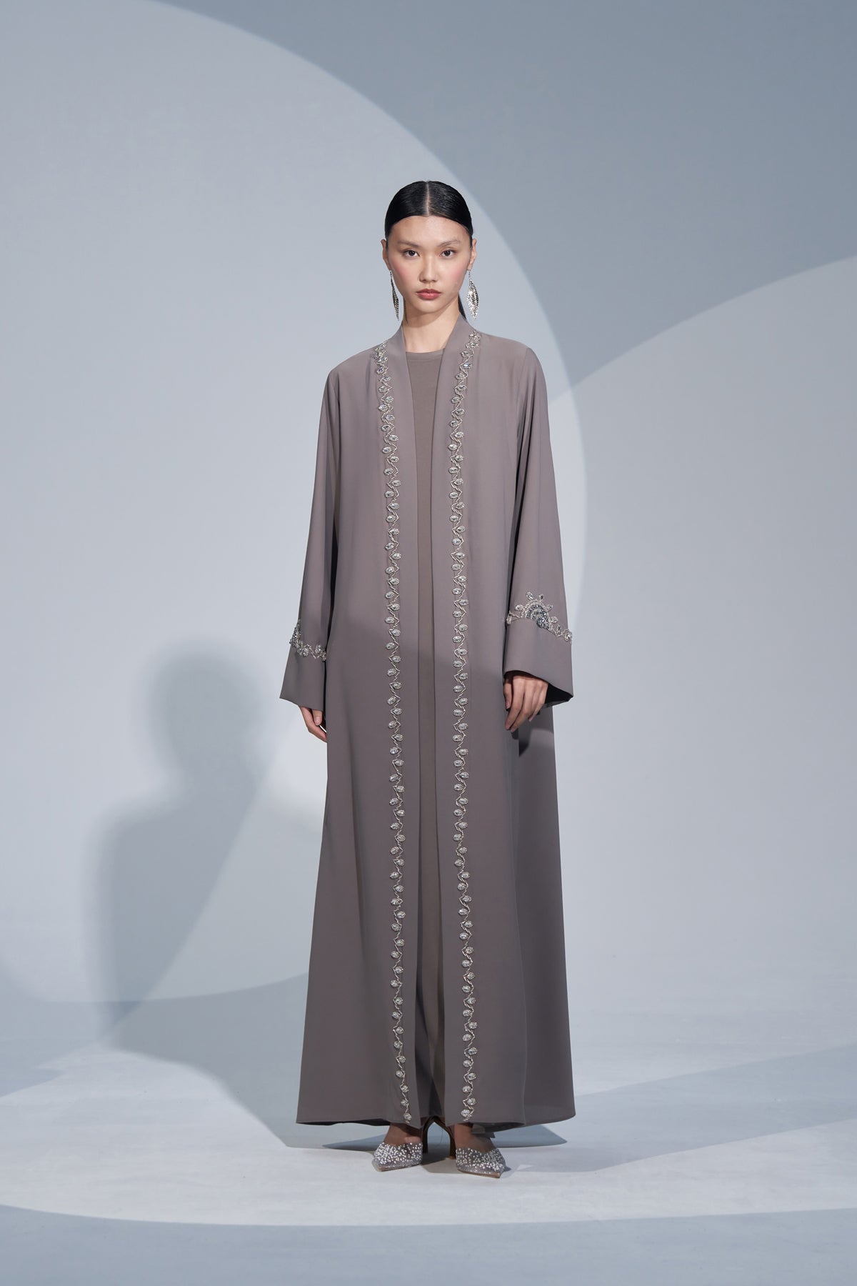 Kol ve Boydan El İşi Taş İşleme Detaylı Abaya - vizon
