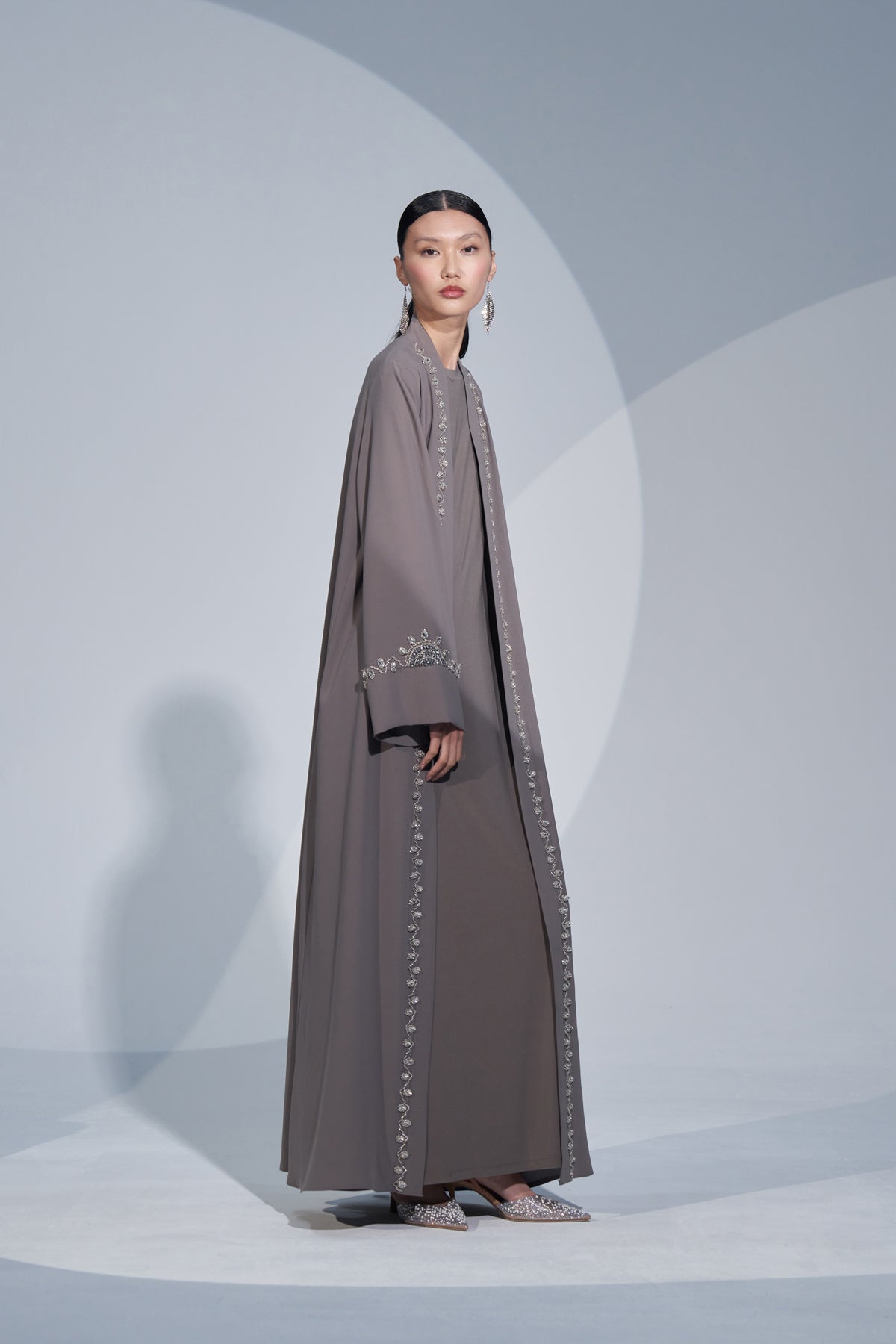 Kol ve Boydan El İşi Taş İşleme Detaylı Abaya - vizon