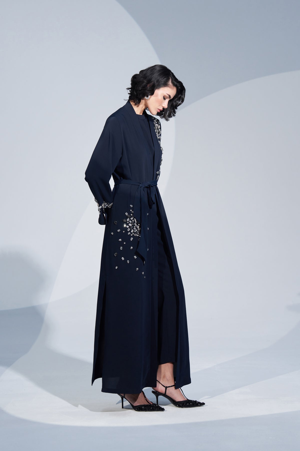 Kollarda ve Ön Kısımlarda Taş İşlemeli Abaya - lacivert