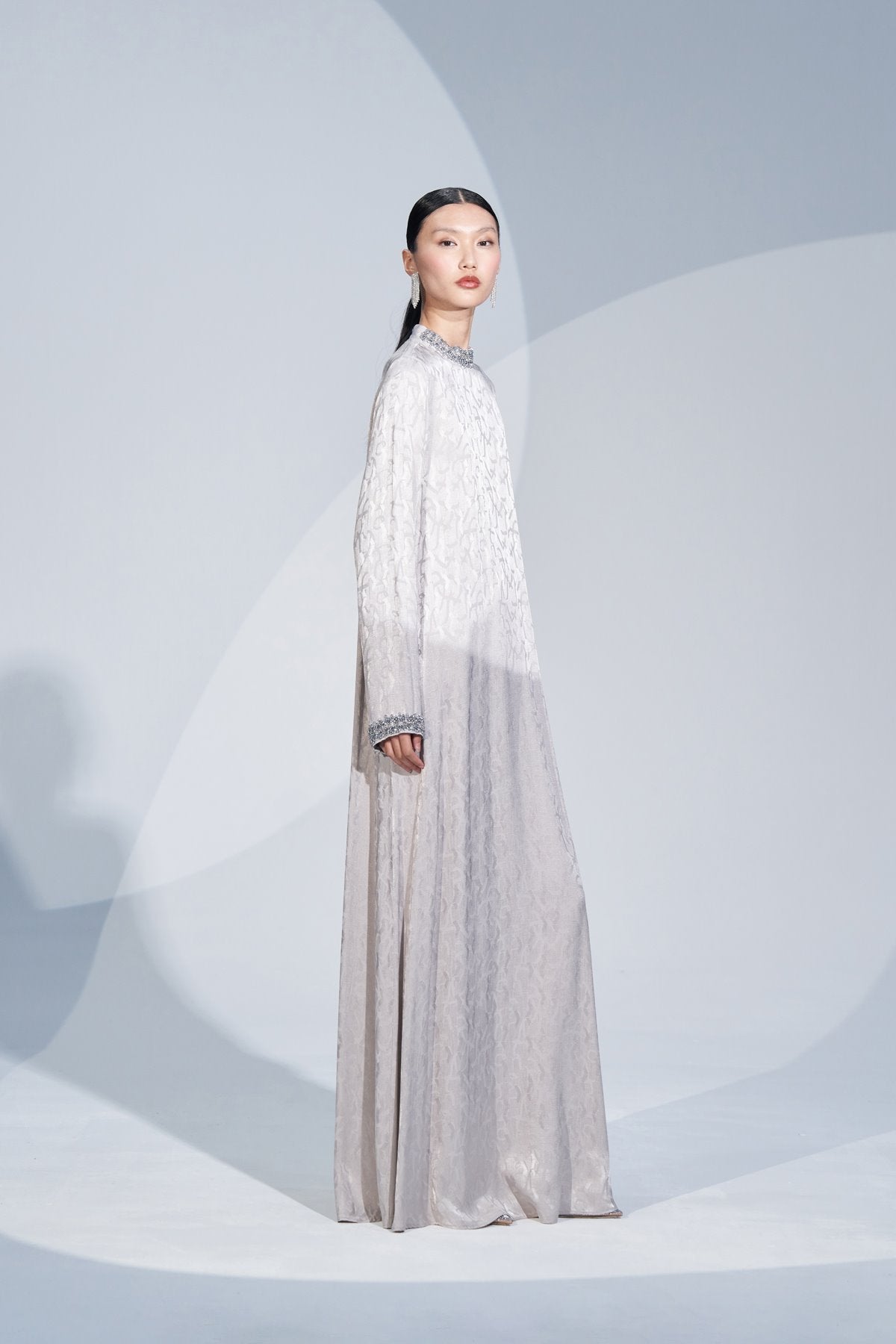 Kol Uçları ve Yakası El İşi Detaylı Elbise - gri