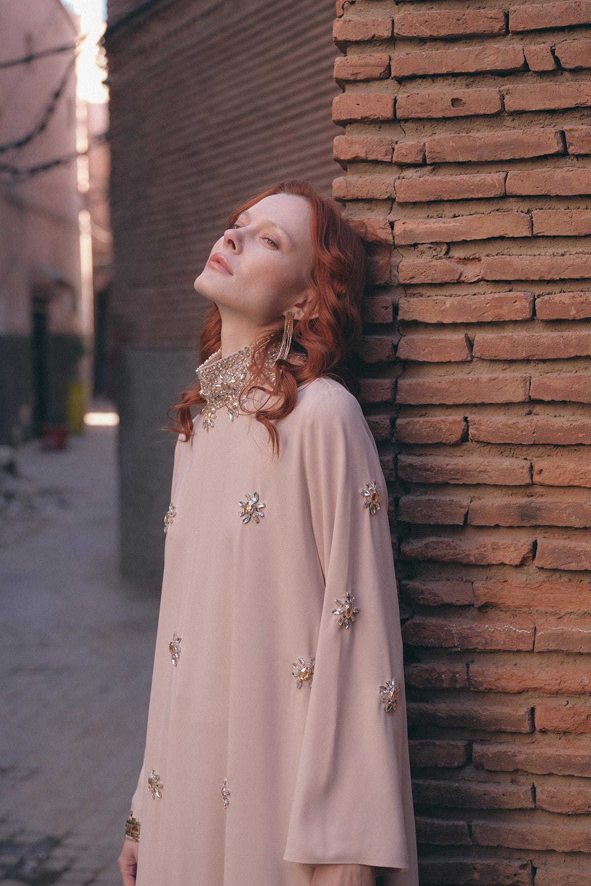 Full Taş Detaylı Elbise - Bej