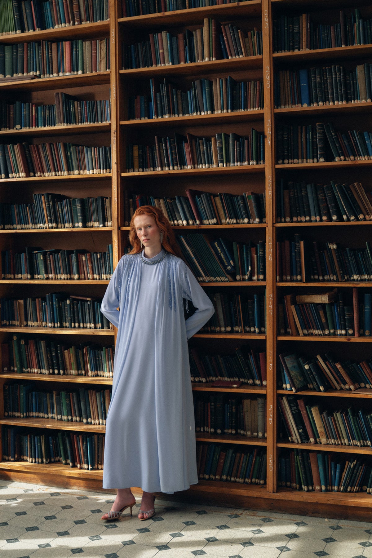 Omuzları Taş Detaylı Şifonlu Elbise - Mavi