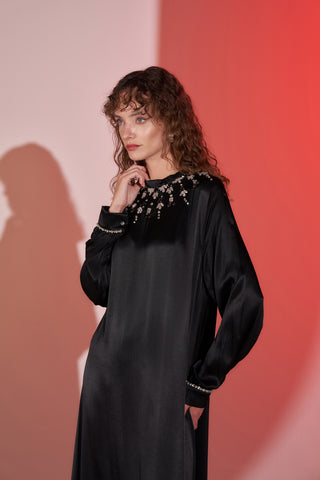 Yakası Ve Kolları Taş İşlemeli Krep Saten Elbise - Siyah