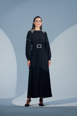 Yaka ve Omuzlarda Taş İşleme Detaylı Kemerli Elbise - siyah