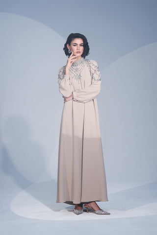 Yaka ve Omuz El İşi Taş Detaylı Elbise - bej