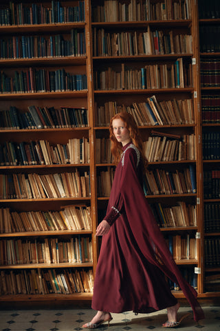 Omuz ve Yaka El İşi Taş İşlemeli Kol Pelerin Detaylı Elbise - bordo