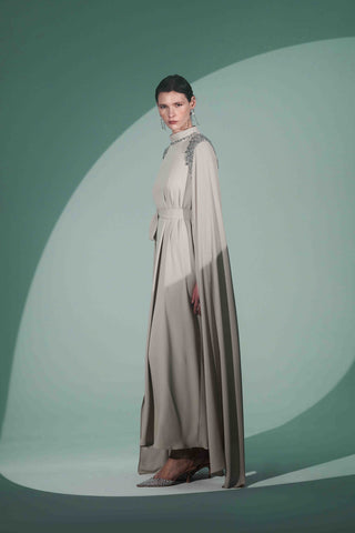 Omuz ve Yaka El İşi Taş İşlemeli Kol Pelerin Detaylı Elbise - taş