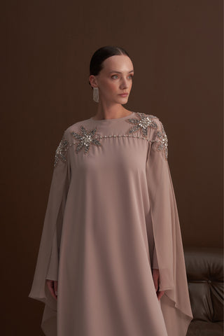 El İşi Çiçek İşleme Detaylı Pelerinli Elbise - Bej