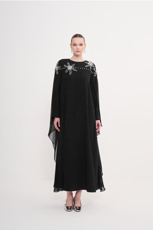 El İşi Çiçek İşleme Detaylı Pelerinli Elbise - siyah