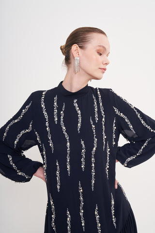 Önden Taş Baskı Detaylı Eteği Fırfırlı Elbise - lacivert