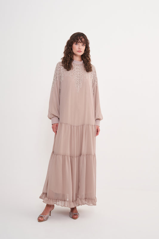 Önü Taş Boncuk Baskı ve Eteği Fırfır Detaylı Şifon Elbise - bej