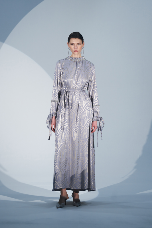 Yaka Ucu Taş ve Fırfır Detaylı Kolu Bağlamalı Jakar Elbise - mavi