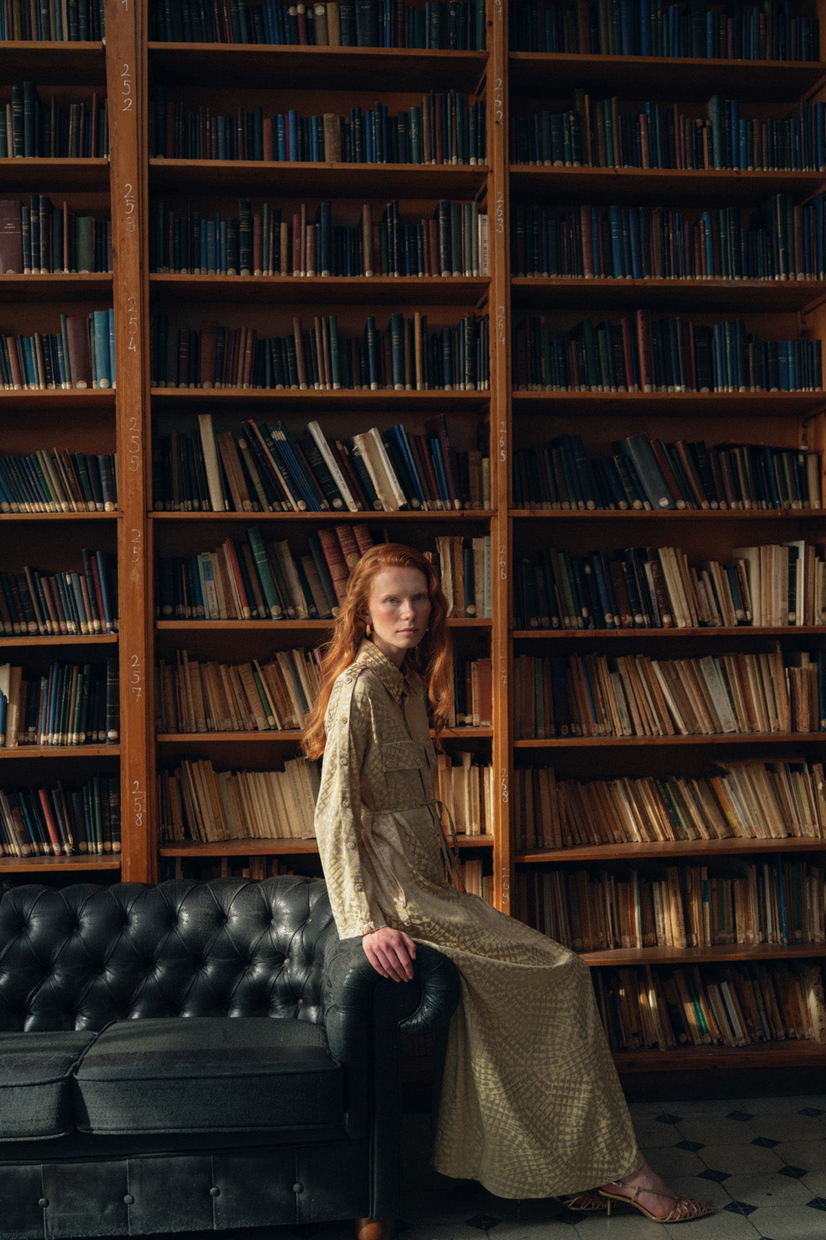 Yaka ve Ön Patlı El İşi Düğme Detaylı Elbise - sarı