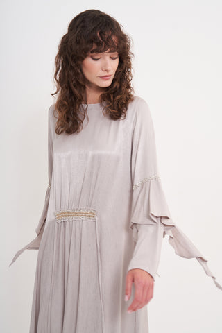 Kolları Volanlı ve Belinde Eli İşi Boncuk Detaylı Elbise - taş