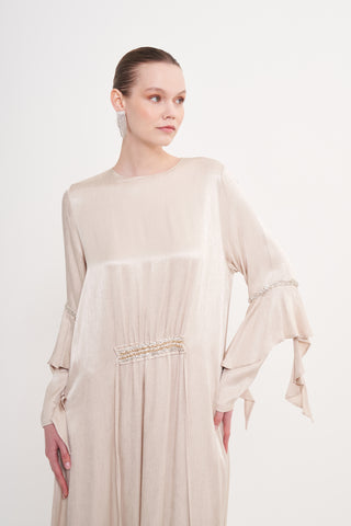 Kolları Volanlı ve Belinde Eli İşi Boncuk Detaylı Elbise - bej