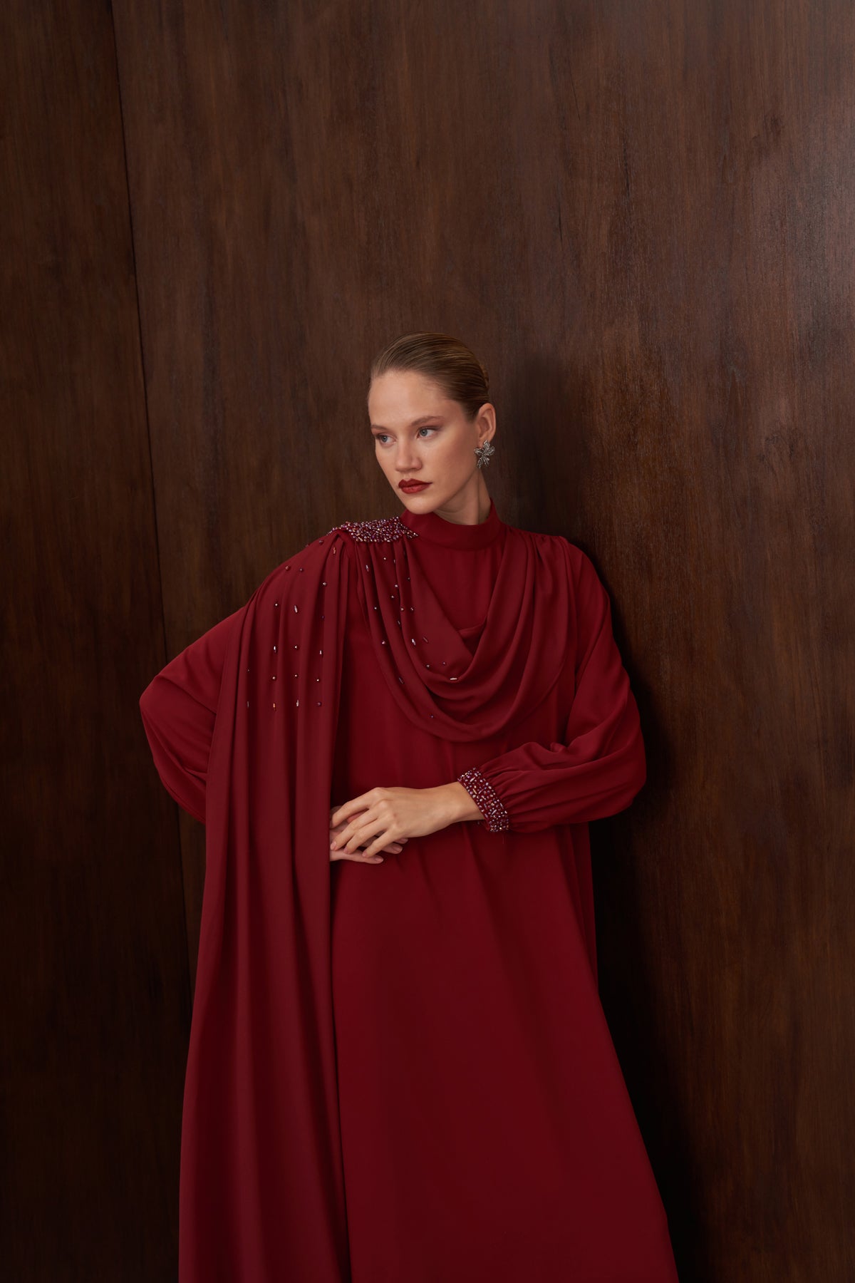 Degaje Dökümlü El İşi Boncuk Detaylı Pelerin Elbise - bordo