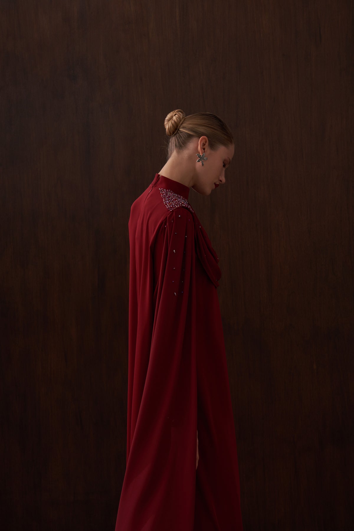 Degaje Dökümlü El İşi Boncuk Detaylı Pelerin Elbise - bordo