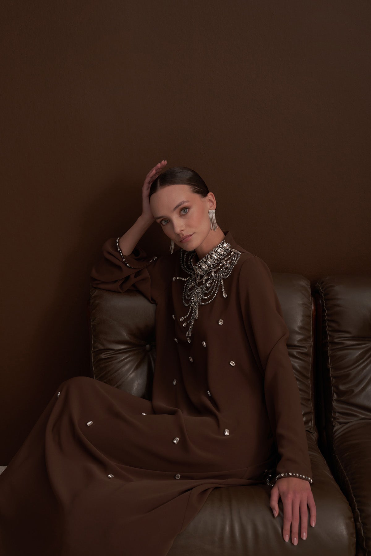 Ön Yaka Full Taş İşleme Detaylı Elbise - Kahve