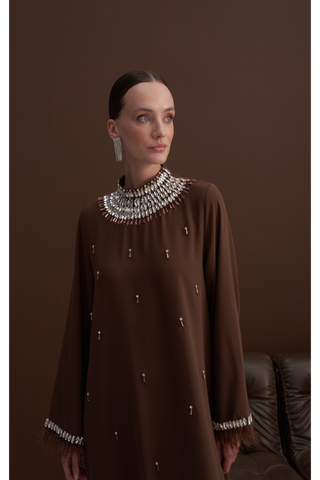 Kol Ucu ve Ön Yaka Boydan Taş İşleme Detaylı Elbise - kahve