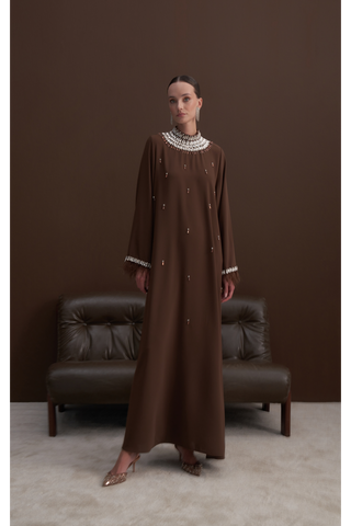 Kol Ucu ve Ön Yaka Boydan Taş İşleme Detaylı Elbise - kahve