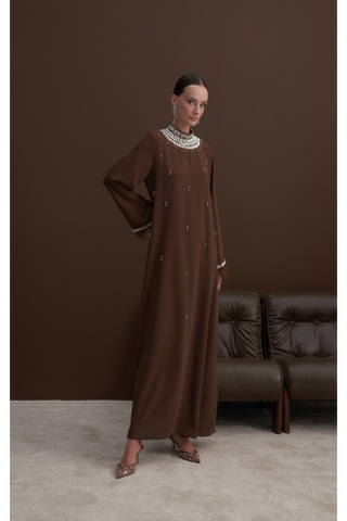 Kol Ucu ve Ön Yaka Boydan Taş İşleme Detaylı Elbise - kahve